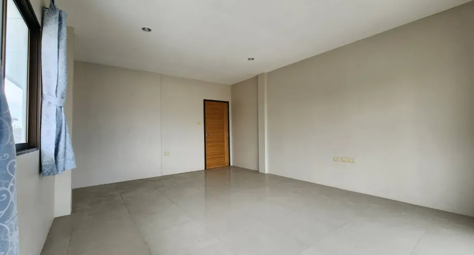 For sale 4 bedrooms retail Space in Bang Lamung, Chonburi