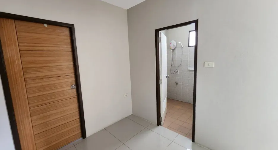 For sale 4 bedrooms retail Space in Bang Lamung, Chonburi