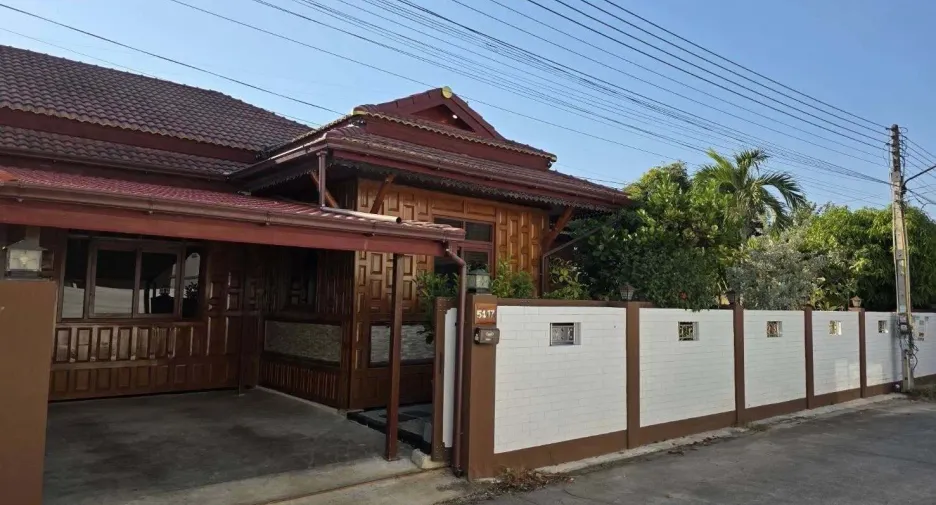 For sale and for rent 3 bedrooms house in Ban Bueng, Chonburi