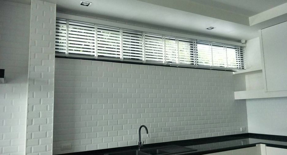 For sale 3 bedrooms house in Saraphi, Chiang Mai