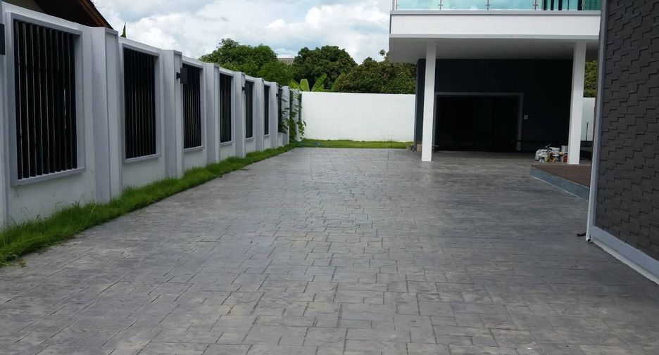 For sale 3 bedrooms house in Saraphi, Chiang Mai