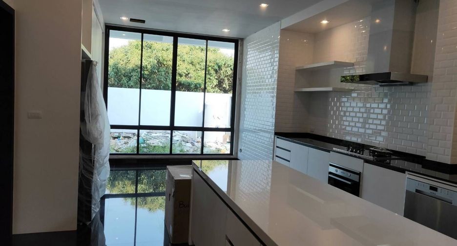 For sale 3 bedrooms house in Saraphi, Chiang Mai