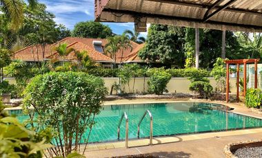 Casa en alquiler de 3 habitaciones en Bang Lamung, Chonburi