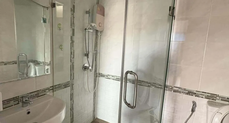 For rent 3 bedrooms townhouse in Mueang Chiang Mai, Chiang Mai