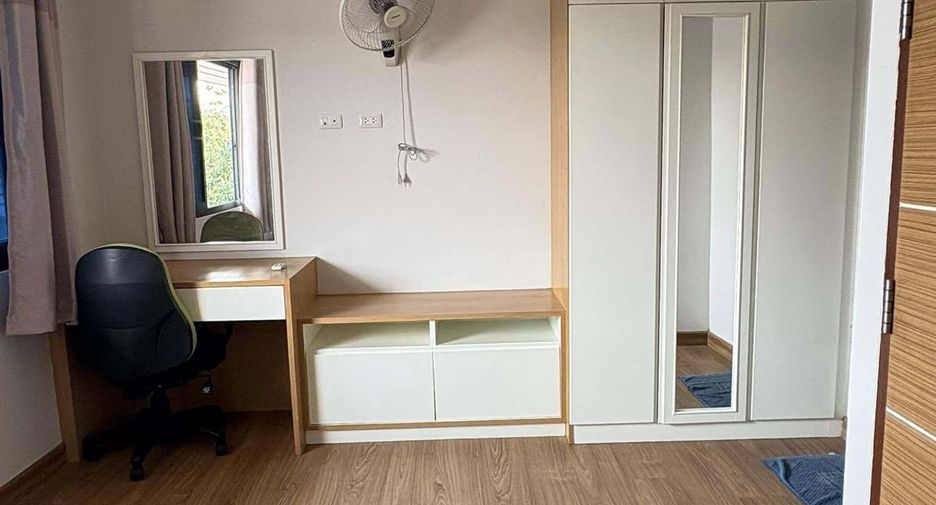 For rent 3 bedrooms townhouse in Mueang Chiang Mai, Chiang Mai