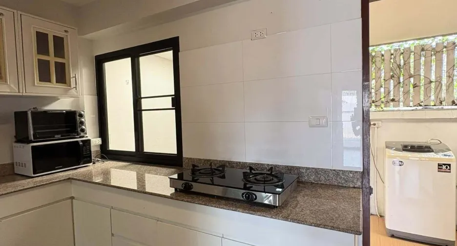 For rent 3 bedrooms townhouse in Mueang Chiang Mai, Chiang Mai