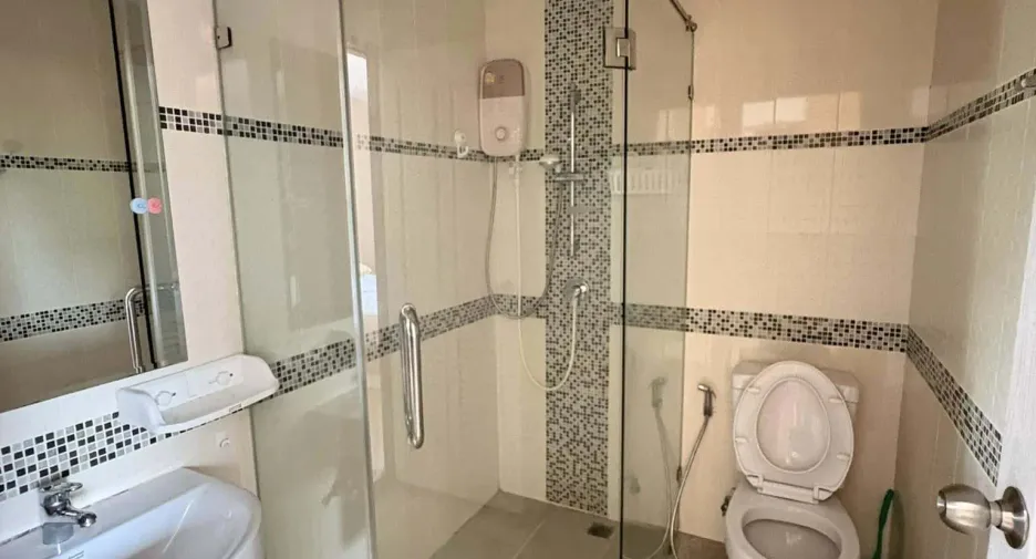 For rent 3 bedrooms townhouse in Mueang Chiang Mai, Chiang Mai