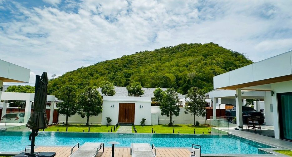 For sale 5 bedrooms villa in Hua Hin, Prachuap Khiri Khan