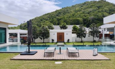 For sale 5 ベッドルーム villa in Hua Hin, Prachuap Khiri Khan