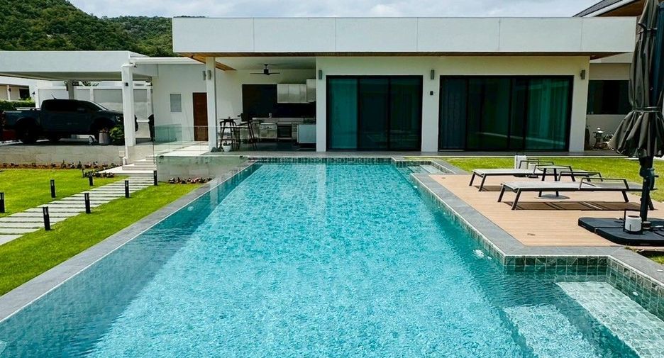 For sale 5 bedrooms villa in Hua Hin, Prachuap Khiri Khan