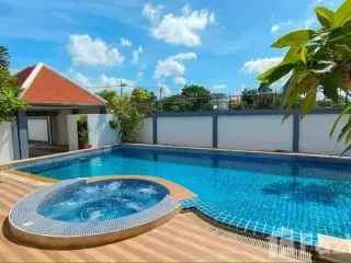 À louer 4 chambres maison à Bang Lamung, Chonburi