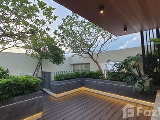 Casa adosada en venta y en alquiler de 3 habitaciones en Wang Thonglang, Bangkok
