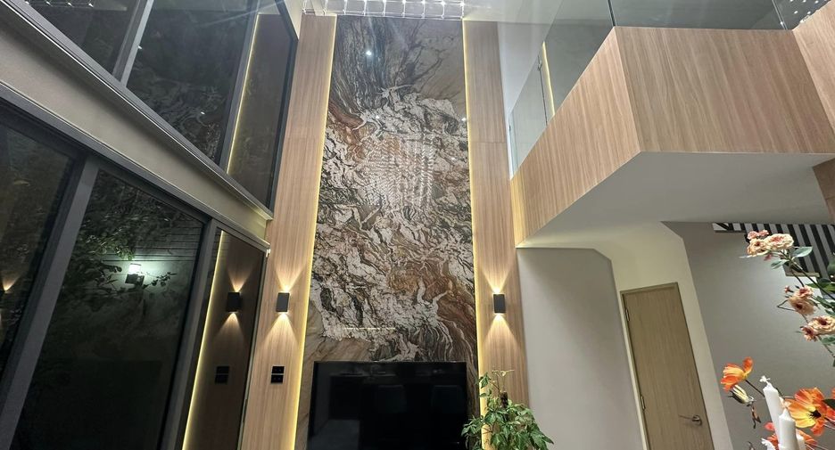 For rent and for sale 3 bedrooms townhouse in Wang Thonglang, Bangkok
