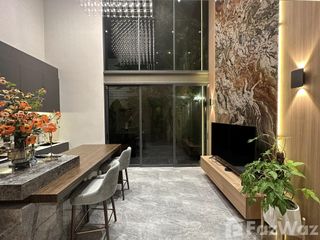 Casa adosada en venta y en alquiler de 3 habitaciones en Wang Thonglang, Bangkok