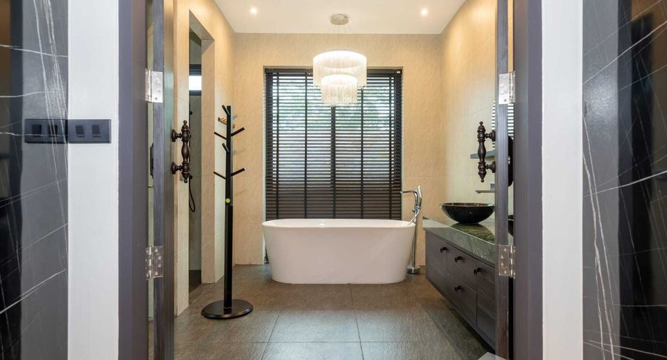 For sale 4 bedrooms villa in Thalang, Phuket
