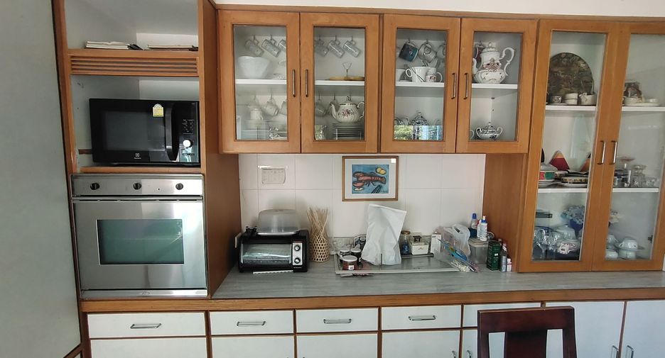 For sale 6 bedrooms house in Cha Am, Phetchaburi
