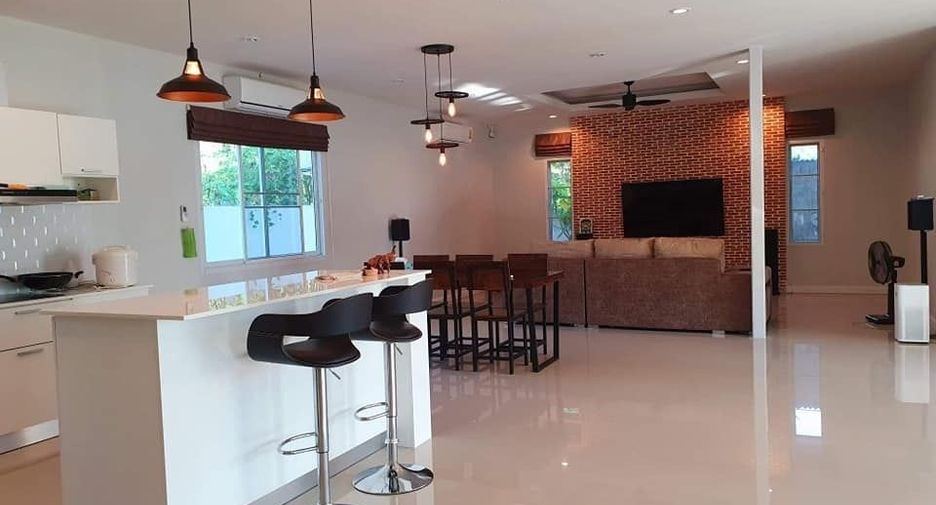 For sale 4 bedrooms house in Saraphi, Chiang Mai