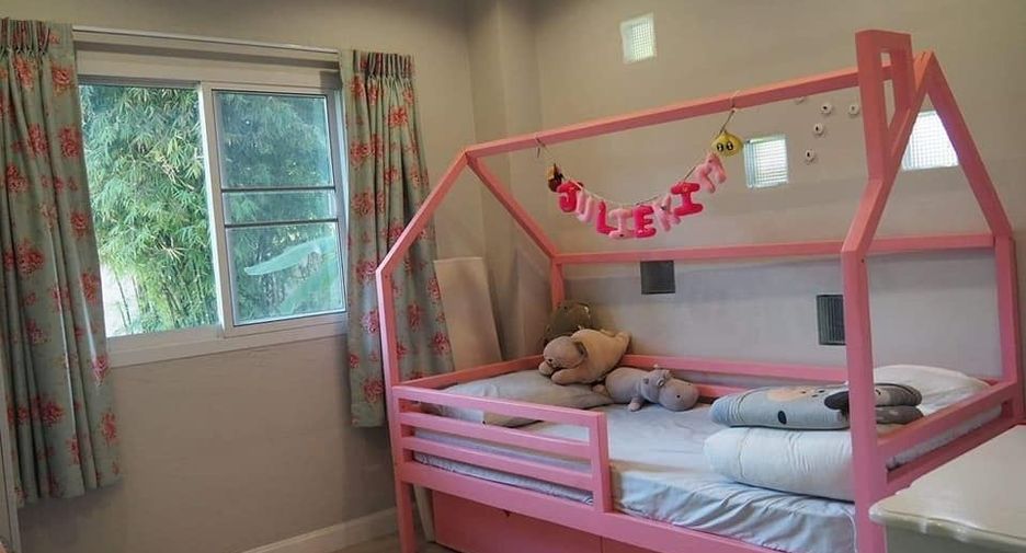 For sale 4 bedrooms house in Saraphi, Chiang Mai
