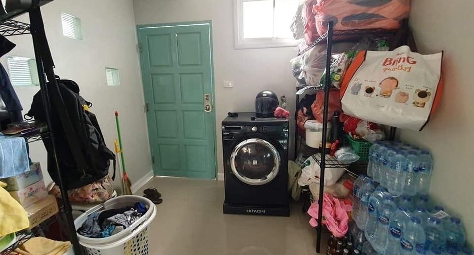 For sale 4 bedrooms house in Saraphi, Chiang Mai