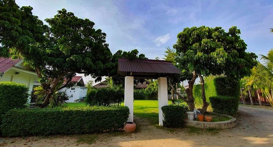 For sale 4 bedrooms house in Saraphi, Chiang Mai