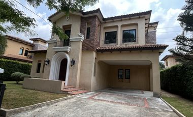 For rent 3 ベッドルーム villa in Sattahip, Chonburi