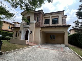 À louer 3 chambres villa à Huay Yai, Pattaya