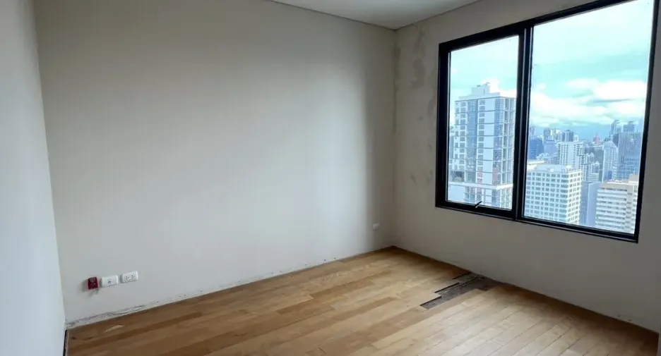 For sale 5 bedrooms condo in Watthana, Bangkok