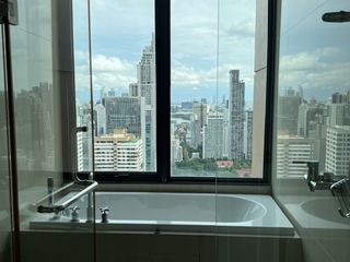 For sale 5 bedrooms condo in Watthana, Bangkok