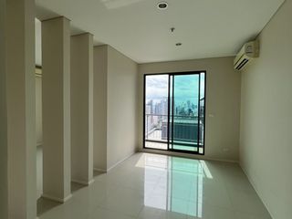 For sale 5 bedrooms condo in Watthana, Bangkok