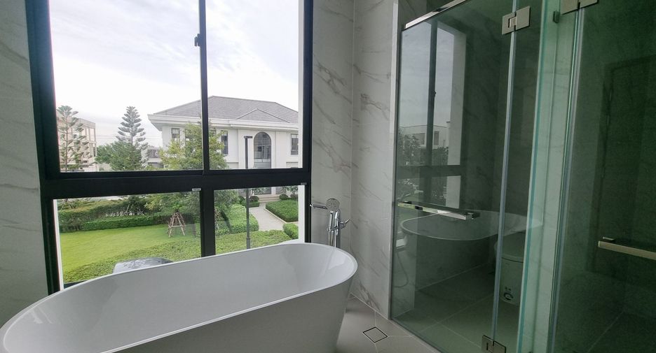 For sale 5 bedrooms house in Lat Krabang, Bangkok