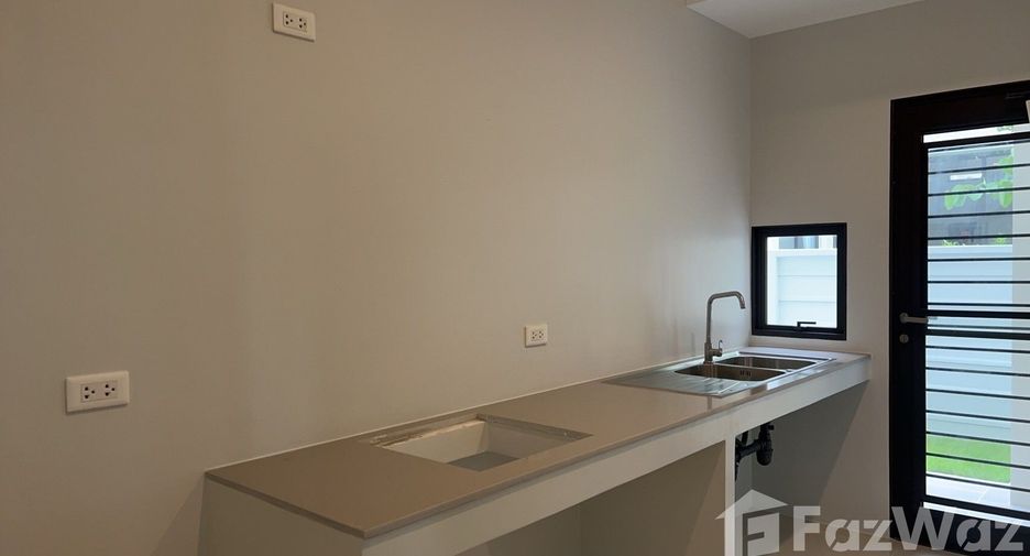 For sale 5 bedrooms house in Lat Krabang, Bangkok