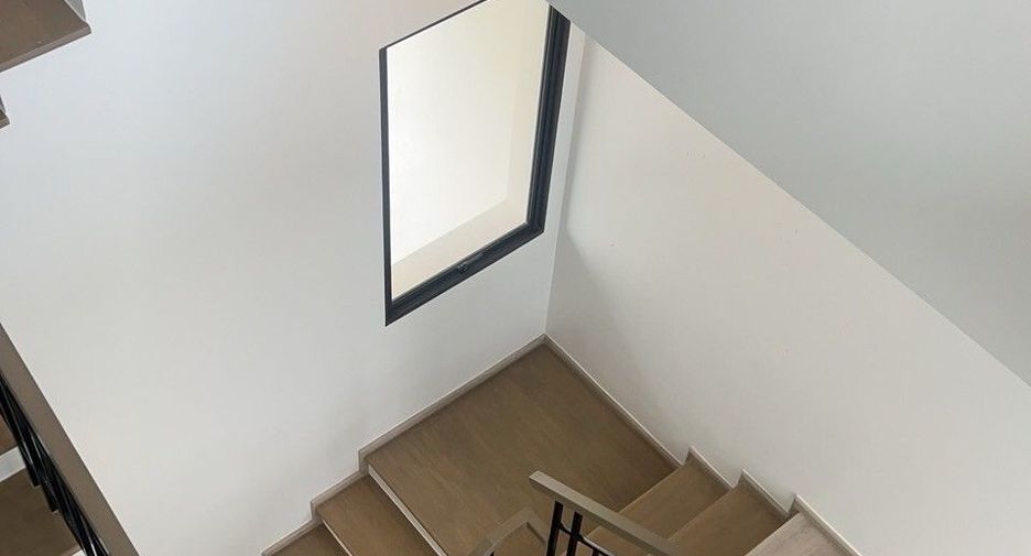 For sale 5 bedrooms house in Lat Krabang, Bangkok