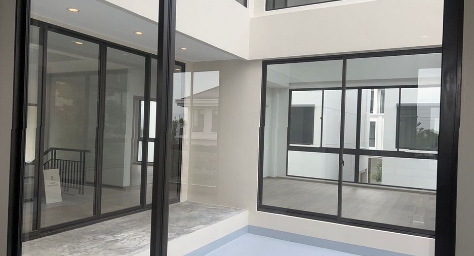 For sale 5 bedrooms house in Lat Krabang, Bangkok