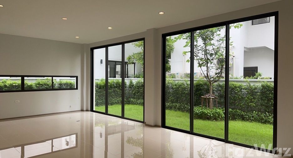 For sale 5 bedrooms house in Lat Krabang, Bangkok