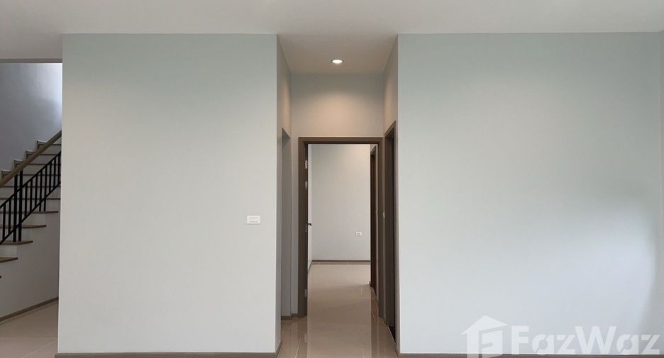 For sale 5 bedrooms house in Lat Krabang, Bangkok