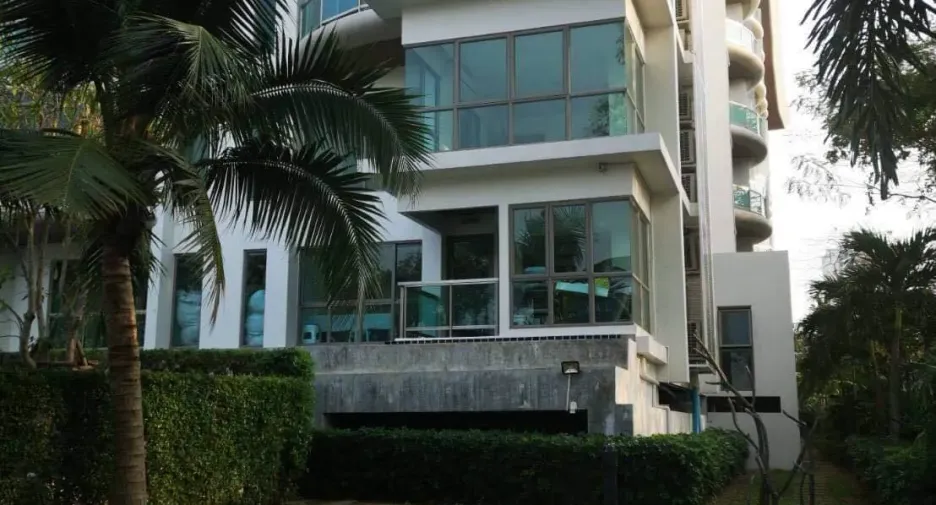 For sale 1 bed condo in Si Racha, Chonburi