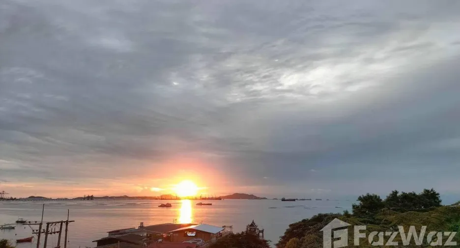 For sale 1 bed condo in Si Racha, Chonburi