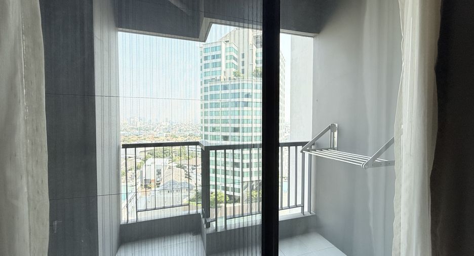 For sale 1 bed condo in Khlong Toei, Bangkok