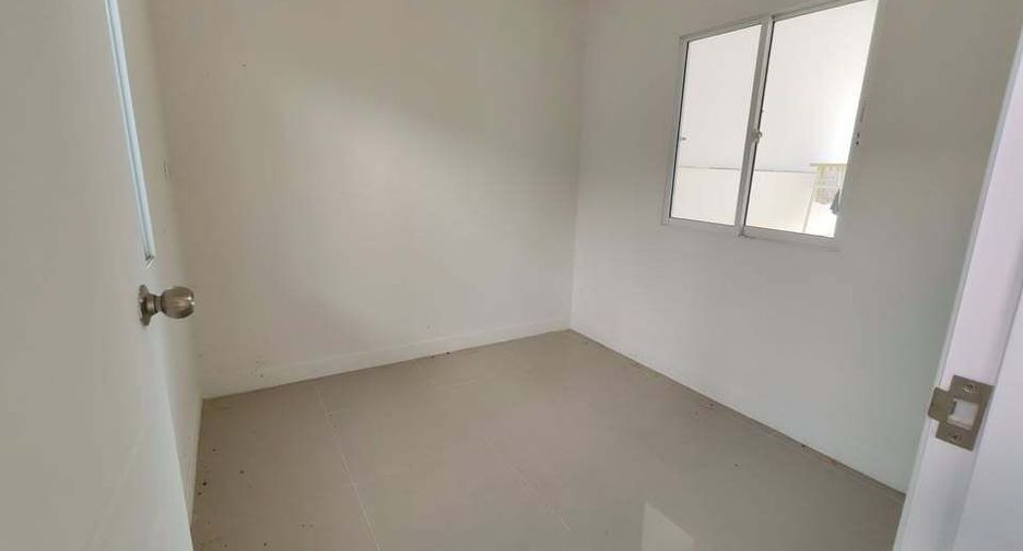 出售 3 卧室 独立屋 在 Bang Sao Thong, Samut Prakan