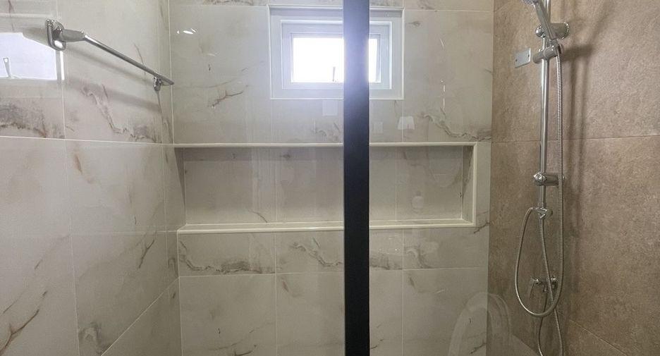 For rent 2 bedrooms townhouse in Thalang, Phuket