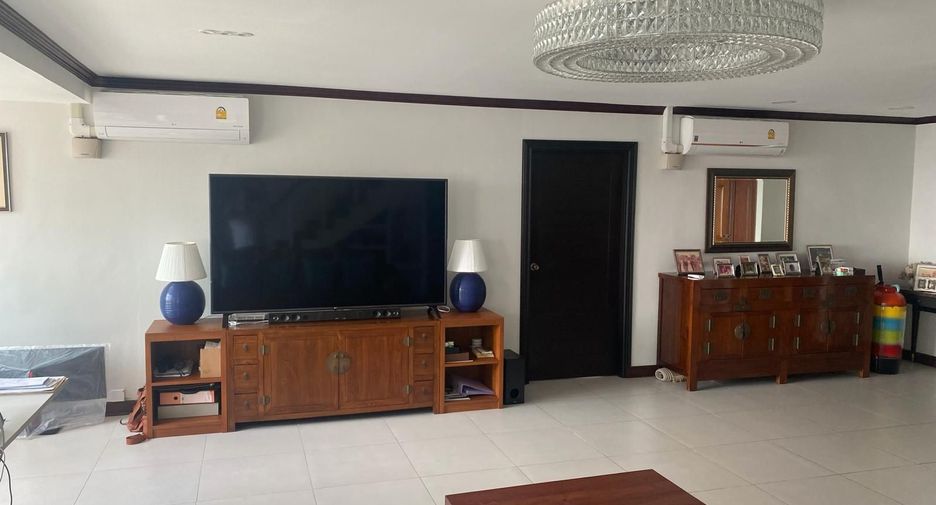 For sale 3 bedrooms condo in Phra Khanong, Bangkok
