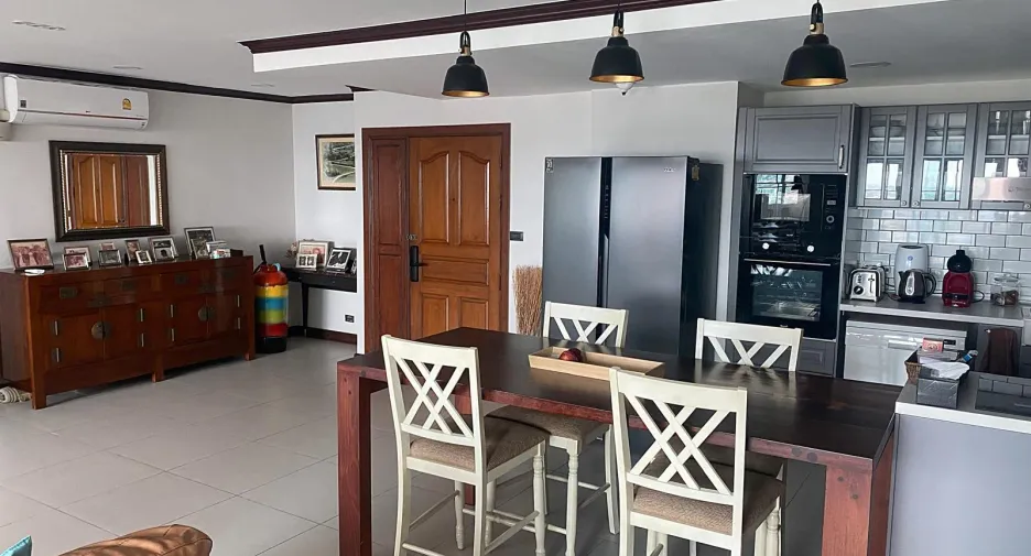 For sale 3 bedrooms condo in Phra Khanong, Bangkok