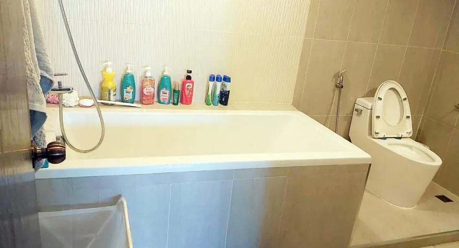 For sale 3 bedrooms condo in Phra Khanong, Bangkok