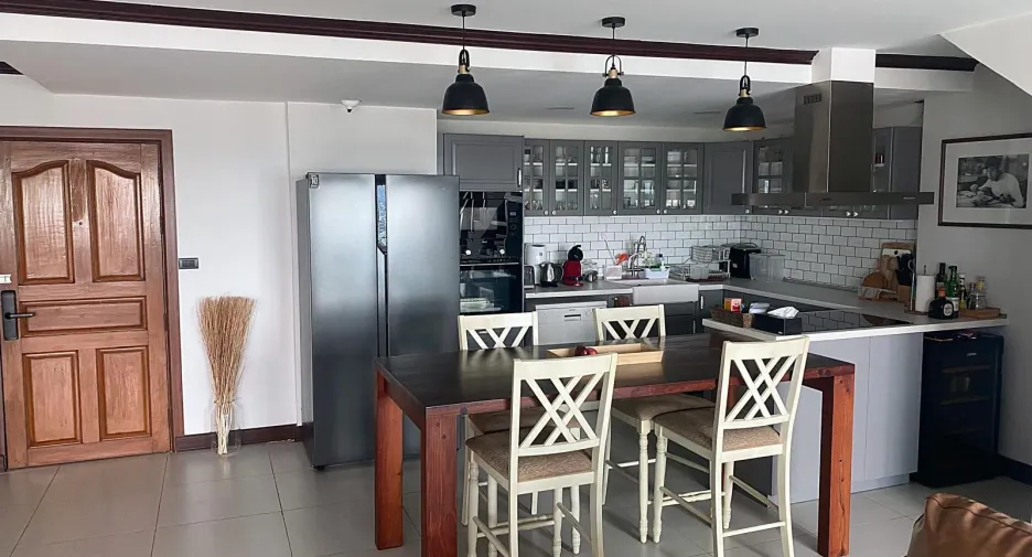 For sale 3 bedrooms condo in Phra Khanong, Bangkok