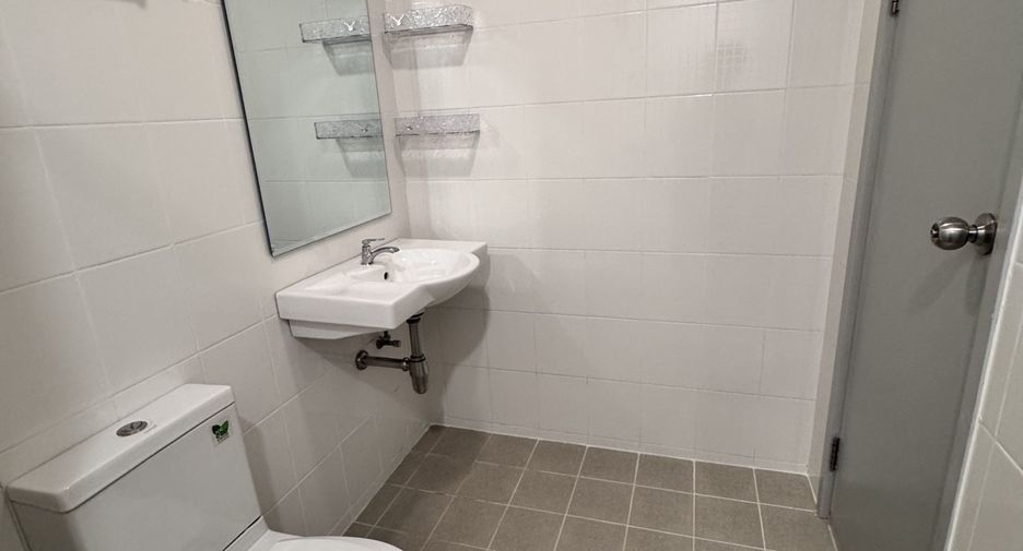 For sale 1 bed condo in Thon Buri, Bangkok
