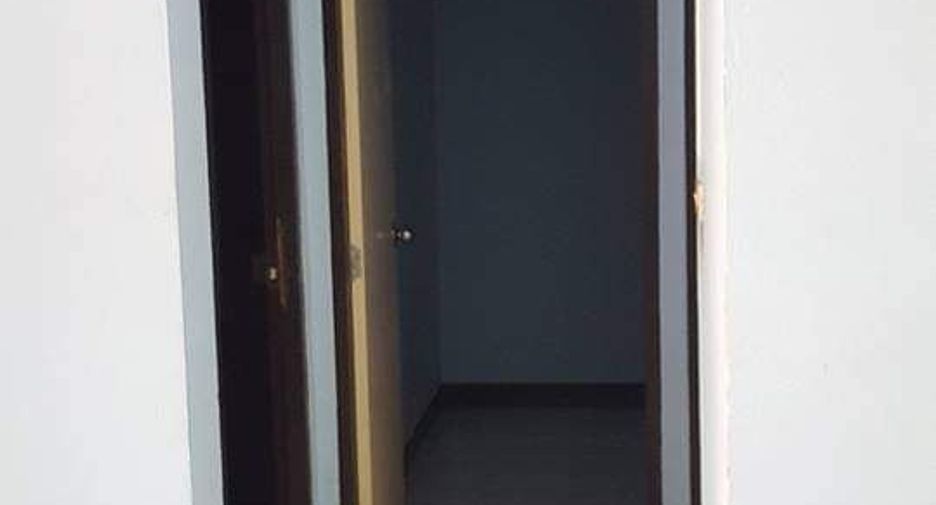 Casa adosada en venta de 2 habitaciones en Si Racha, Chonburi