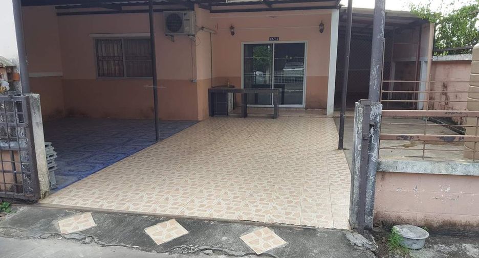 Casa adosada en venta de 2 habitaciones en Si Racha, Chonburi