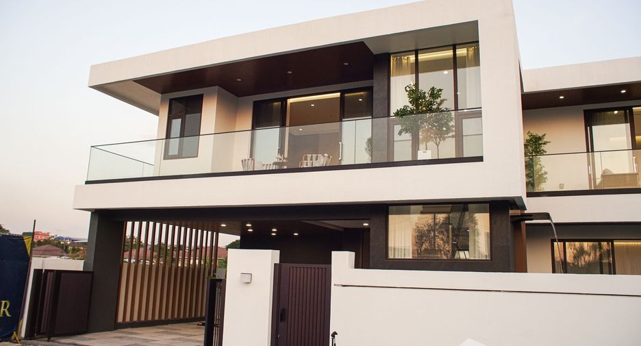 For sale 4 ベッドルーム house in Bang Lamung, Chonburi