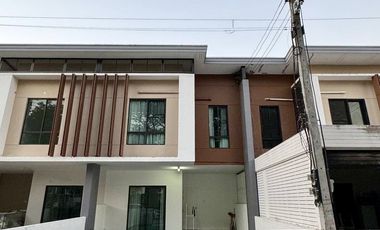 À vendre 3 chambres maison de ville à Hua Hin, Prachuap Khiri Khan