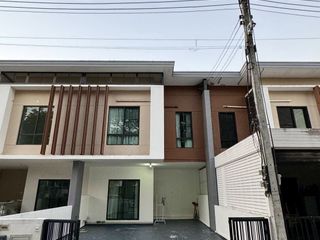 出售 3 卧室 联排别墅 在 华欣, 班武里府